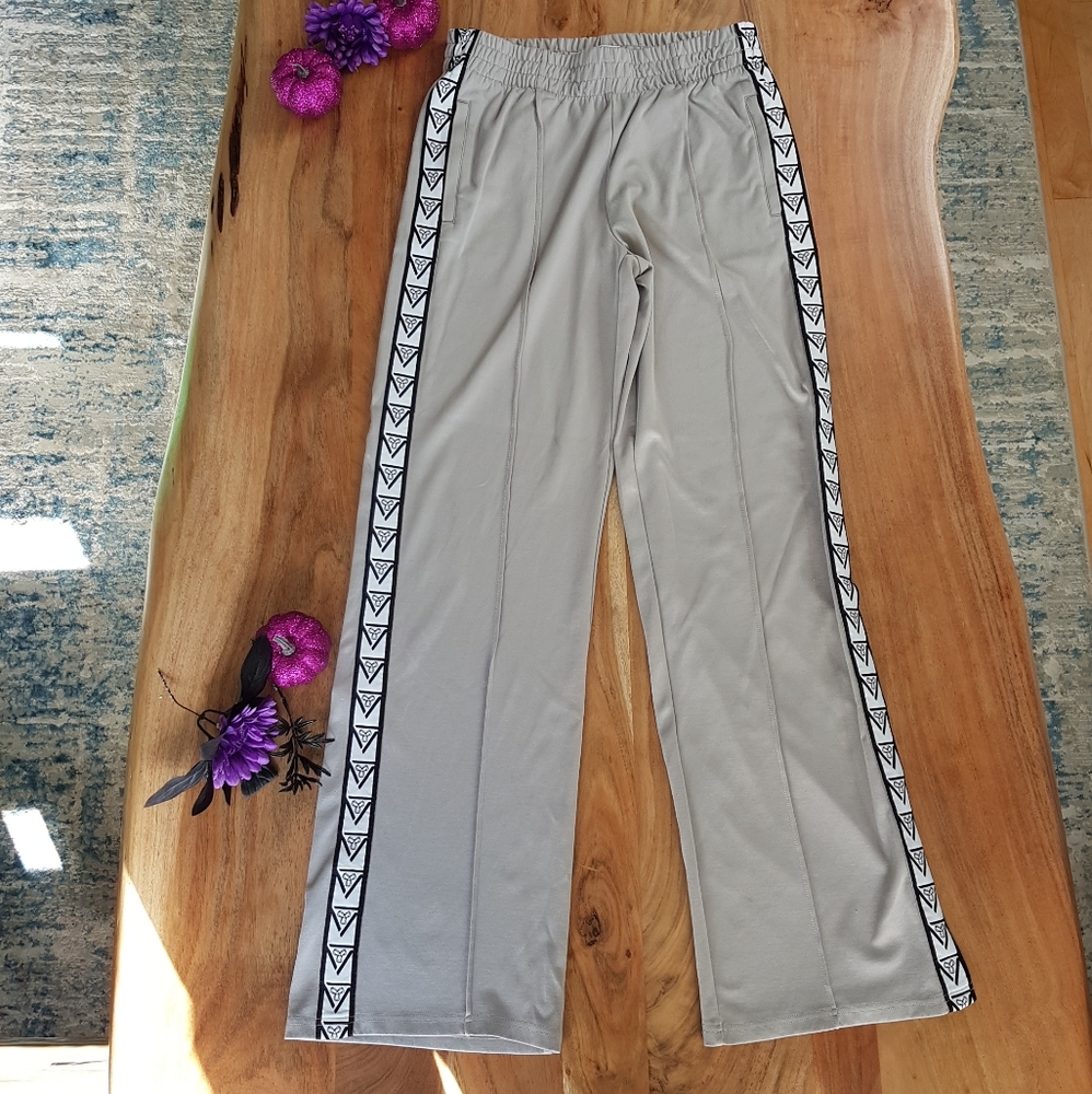 Aritiza • TNA Pull on Track pants • Sz M